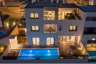 019 2048 45 Split area Villa with panoramic sea view for rent