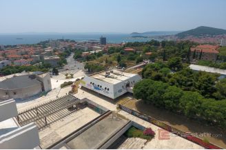 003 2016 660 split gripe superb space with spacious terrace for rent