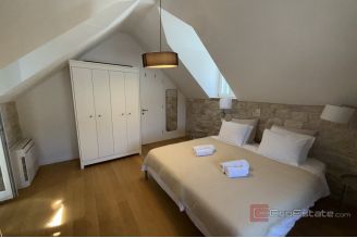 014 2041 106 Brac Stone villa with pool and a sea view for sale