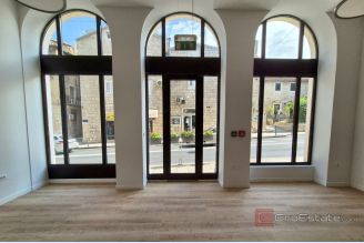 001 2016 663 split representative business premises in frequent location for rent