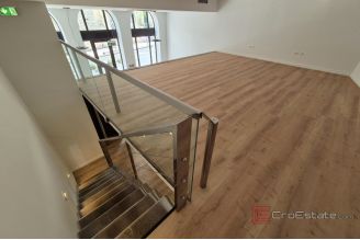 009 2016 663 split representative business premises in frequent location for rent