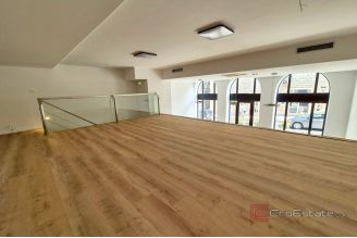 009 2016 663 split representative business premises in frequent location for rent