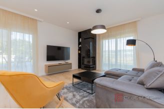 019 1020 19 Dalmatian Hinterland Luxury villa with pool for sale