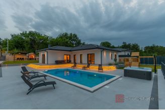 019 1020 19 Dalmatian Hinterland Luxury villa with pool for sale