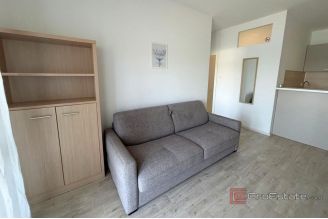 008 1026 07 island rab apartment house first row to the sea for sale