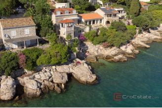 015 1027 01 dubrovnik stone house first row to the sea for sale
