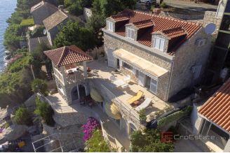 015 1027 01 dubrovnik stone house first row to the sea for sale