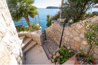 015 1027 01 dubrovnik stone house first row to the sea for sale