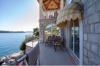 015 1027 01 dubrovnik stone house first row to the sea for sale