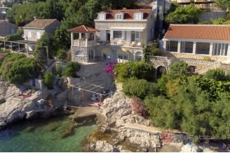 015 1027 01 dubrovnik stone house first row to the sea for sale