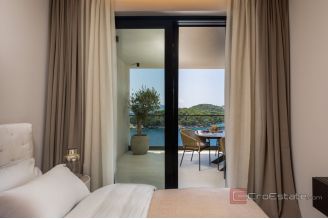 010 1018 08 Dubrovnik Modern apartment with a sea view for sale