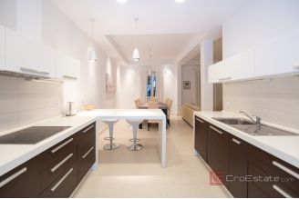 013 1027 03 near dubrovnik villa with swimming pool by the sea for sale