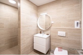 013 1027 03 near dubrovnik villa with swimming pool by the sea for sale