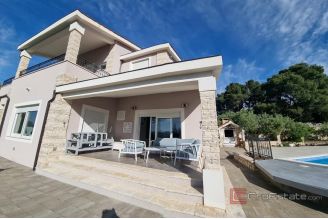 011 5383 30 Solta Villa with pool and an open sea view for sale