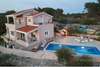 011 5383 30 Solta Villa with pool and an open sea view for sale
