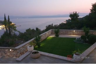 011 5383 30 Solta Villa with pool and an open sea view for sale