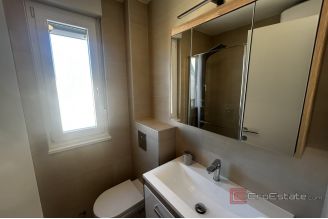 009 2052 63 Split Mejasi Modern two bedroom apartment with garage for rent