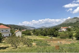 014 2052 62b near split two bedroom apartment with garden for sale