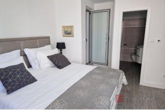 011 2022 459 Split Bacvice Modern villa for long term rent