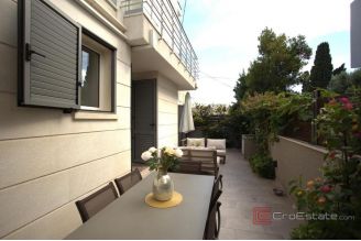 011 2022 459 Split Bacvice Modern villa for long term rent