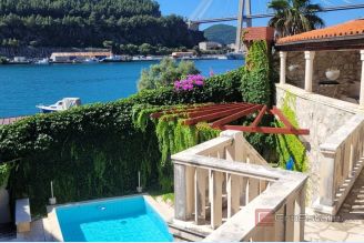 001 1027 04 Dubrovnik Stone house with pool in the first roe to the sea for sale