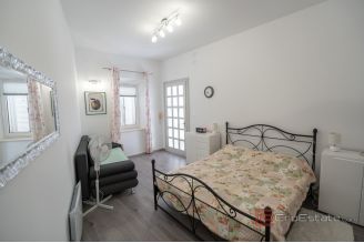 016 1027 04 Dubrovnik Stone house with pool in the first roe to the sea for sale