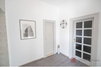 016 1027 04 Dubrovnik Stone house with pool in the first roe to the sea for sale