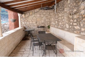 016 1027 04 Dubrovnik Stone house with pool in the first roe to the sea for sale