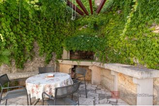 016 1027 04 Dubrovnik Stone house with pool in the first roe to the sea for sale