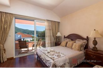 010 1027 05 Dubrovnik Modern villa with pool for sale