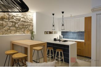 018 5386 30 island pag renovated stone house in the center for sale