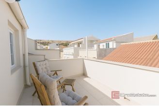 018 5386 30 island pag renovated stone house in the center for sale