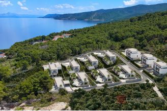 020 2046 101 Hvar Building land in the first row to the sea for sale