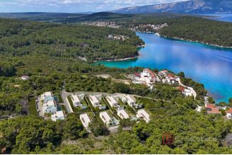 020 2046 101 Hvar Building land in the first row to the sea for sale