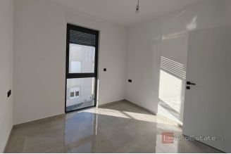 015 2035 237 island ciovo three bedroom apartment in a new building for sale