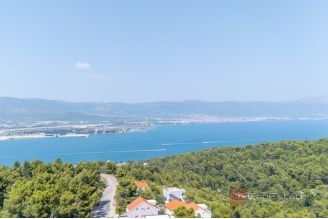 004 2031 195 Ciovo Building land with a sea view for sale