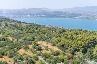 004 2031 195 Ciovo Building land with a sea view for sale