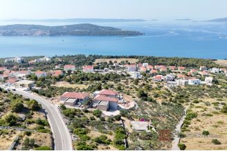 005 2046 100 Trogir Building land with a sea view for sale