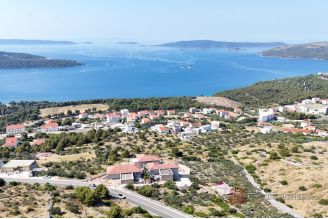 005 2046 100 Trogir Building land with a sea view for sale