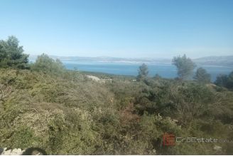 004 2052 64 Brac Agricultural land with a sea view for sale