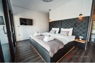 017 2044 58 Zadar Villa with pool and an open sea view for sale