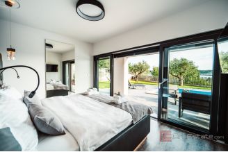 017 2044 58 Zadar Villa with pool and an open sea view for sale