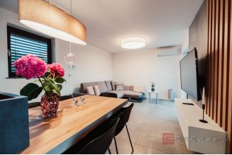 017 2044 58 Zadar Villa with pool and an open sea view for sale