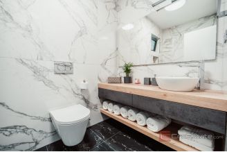 017 2044 58 Zadar Villa with pool and an open sea view for sale