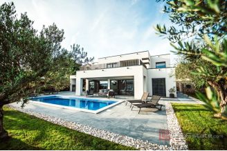 017 2044 58 Zadar Villa with pool and an open sea view for sale