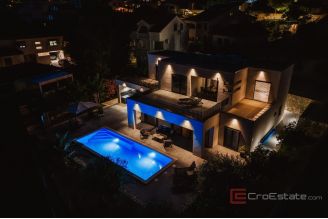 017 2044 58 Zadar Villa with pool and an open sea view for sale