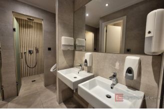 007 2016 664 split spacious office space in a luxury building for rent