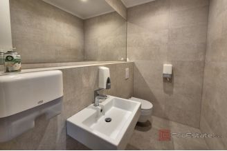 007 2016 664 split spacious office space in a luxury building for rent