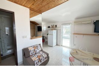 007 2049 47 Ciovo Two bedroom apartment with a sea view for rent