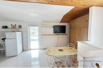 007 2049 47 Ciovo Two bedroom apartment with a sea view for rent